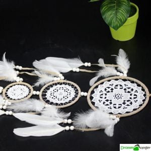 724 dromenvanger wit met beige gehaakt web 2